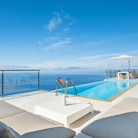 Cassa Angelo In With Pool And A Wonderful View