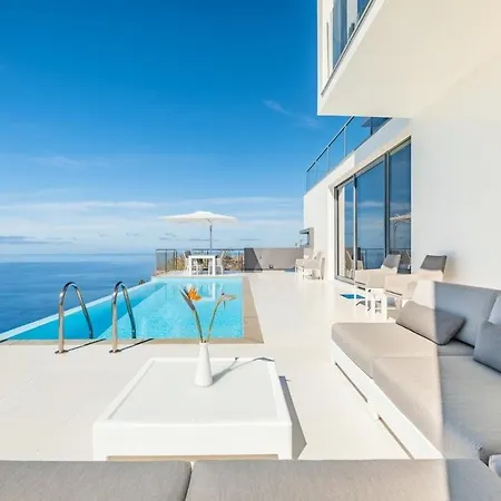 Cassa Angelo In With Pool And A Wonderful View
